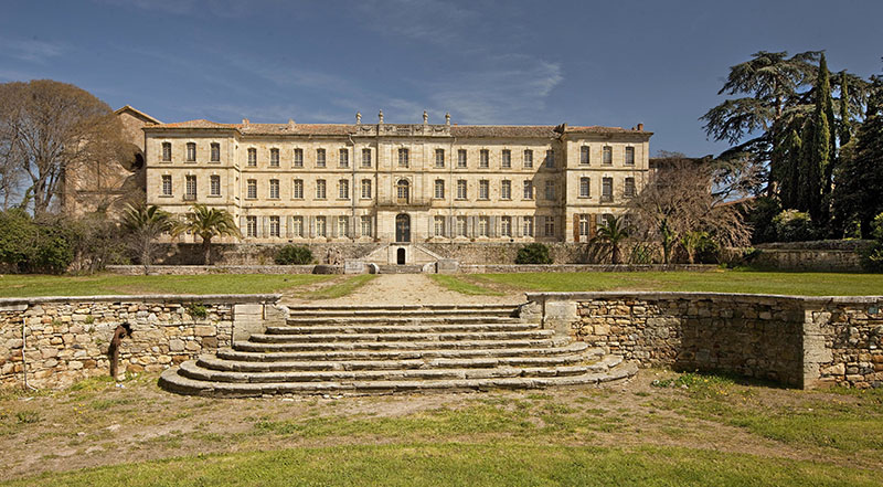 Grande façade ouest du Prieuré de Cassan