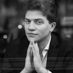 Photographie du pianiste Sélim Mazari