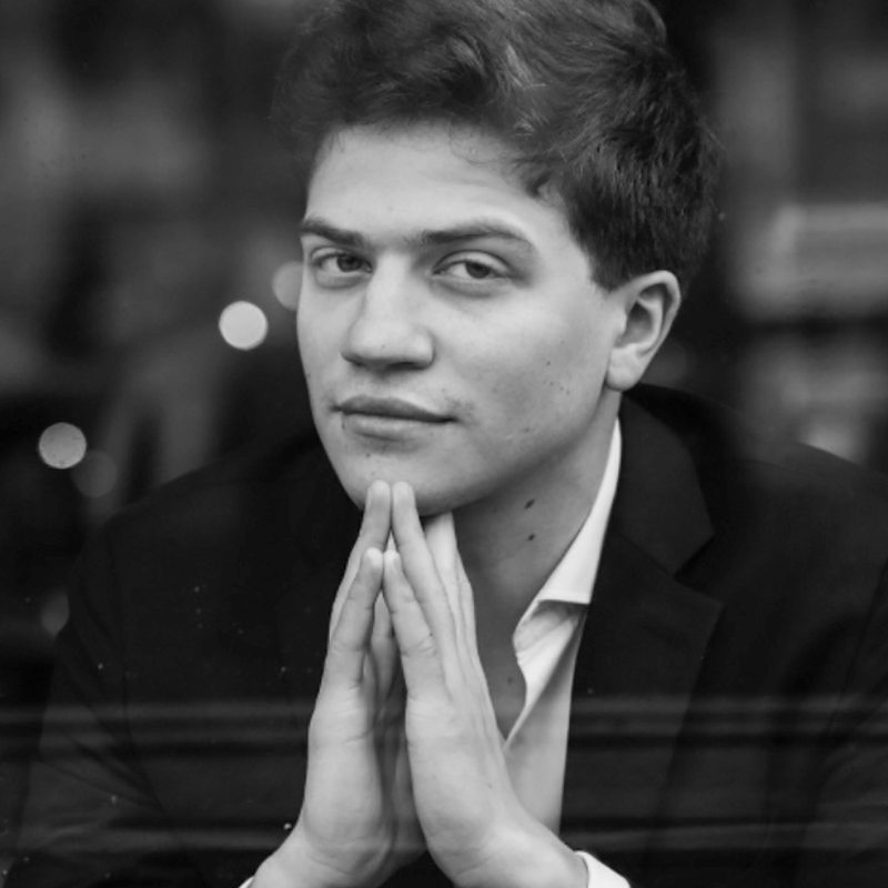 Photographie du pianiste Sélim Mazari